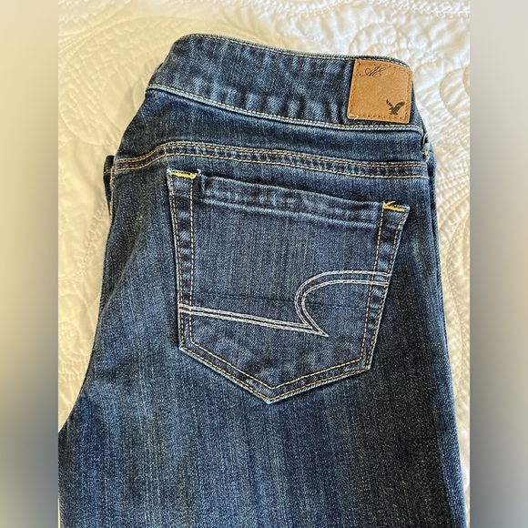 American Eagle favorite boyfriend stretch jeans. - Picture 2 of 3